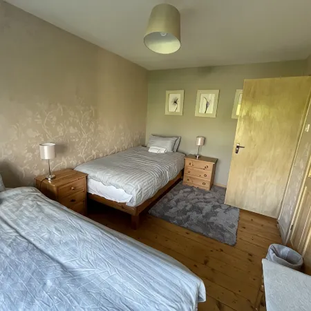 Spacious shore-side bungalow in an exclusive and historic location