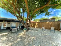 Red Raider House + Hot Tub + Game Room + 4Br Sleeps 18 + Central Lbk - balcony