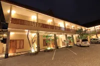 Syailendra Hotel Syariah - parcheggio