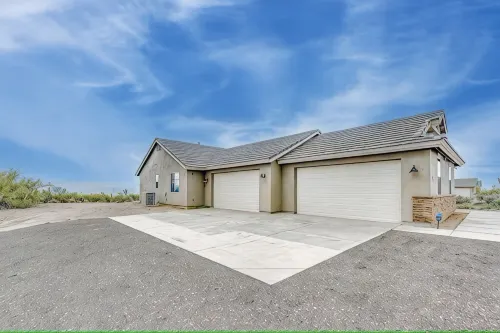 Modern marble beauty with easy access to hiking, UTV, and mountain bike trails -  Ferienhäuser