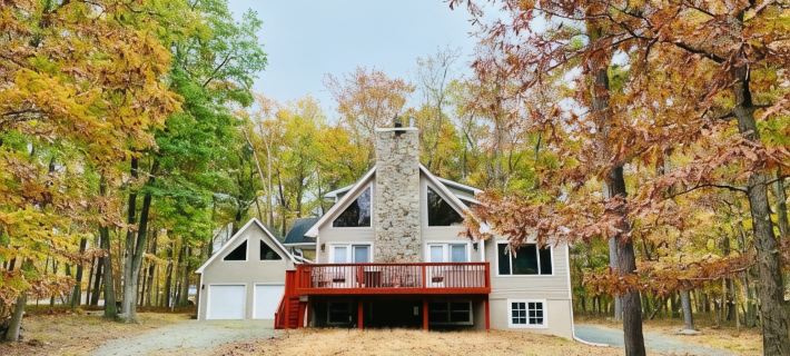 Winter Wonderland Chalet WArcades, Pool Table, Fire Pit, Lake, Pools & Ski Lifts Hotels in Pike County