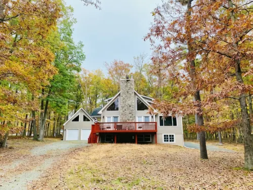 Winter Wonderland Chalet WArcades, Pool Table, Fire Pit, Lake, Pools & Ski Lifts - Chalets