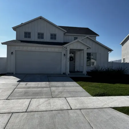 Beautiful home near Thanksgiving Point. Views of Utah Lake, sunrise and sunset