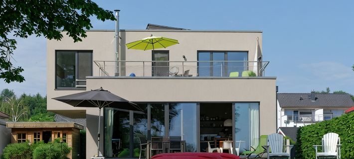 House on the Havelbogen directly on the water with canoe and jetty, garden apartment Hotéis em Werder