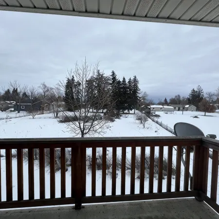 Beautifully furnished 2 bed 1 bath apartment in central location.Sleeps 5