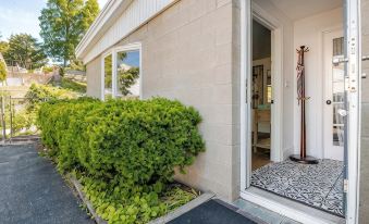 Beautiful 1 Bedroom, 1 Bathroom in Medford with WiFi and AC