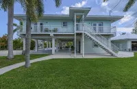 Pool, tiki hut, easy ocean access canal, dock, prime location 30m to Key West - 3-Star