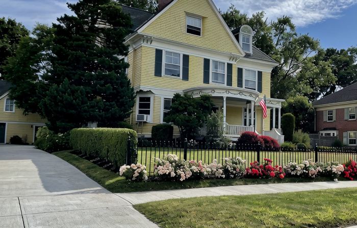 Lovely private Carriage House on Historic Property