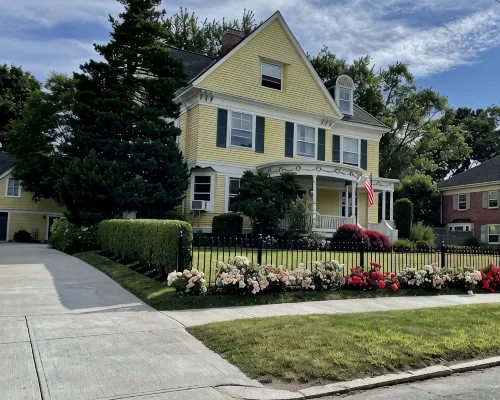 Lovely private Carriage House on Historic Property - Homestay