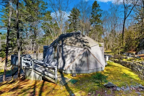 Geodesic Dome w/ Riverfront Deck, Lovely Views, & High-speed Wifi - Dogs Welcome - 3-stjärniga