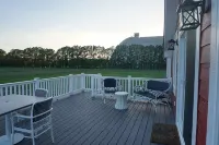 New Barn Apartment on 55 acres/waterfront - Wifi