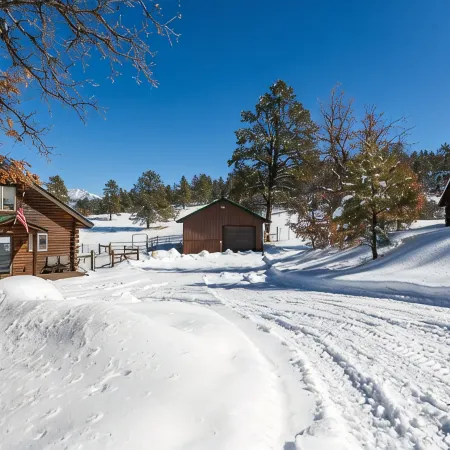 Lux Hot Tub Cabin. Huge Views! 35 Acres! Stargazing/Hiking Retreat! No Pet Fees!