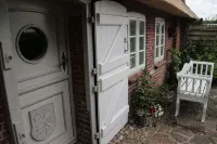 Fantastic thatched cottage on the North Sea coast with a separate sauna house - Wi-Fi