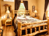 Rustic Hideout Retreat Game Room Sleeps 11 - Chalets