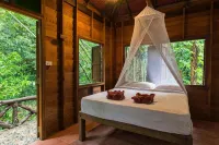 Art's Riverview Lodge - balcony