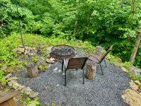 Cozy quaint cabin tucked back in the woods- Secluded, private - couples getaway - Chalets