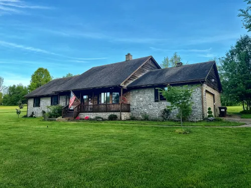 Spacious Stone & Cedar Lodge - Pool, Sauna, Hot Tub, Bikes, Fire Pit, EVcharger. - 3-Star