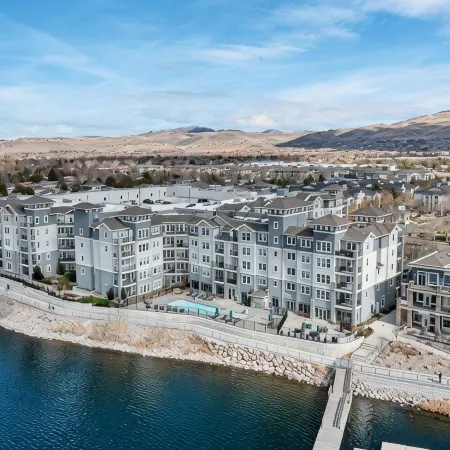 Lakefront Condo w/ Jacuzzi, Rooftop near  Mall, Casino, Theater w/ City Views