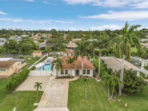Vanderbilt Villa - 5bd, 3bth home & pool house near Vanderbilt Beach - 4-Star