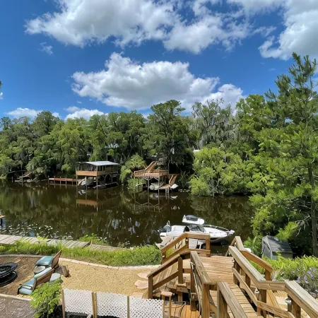 Sportsman's Bluff sits high above a deepwater canal with the river minutes away!
