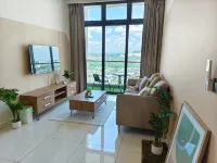 GreenHaven 1BR Pool View 6pax Netflix I Permas CIQ - Condos
