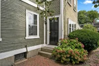 1803 Historic Apartment in Heart of Salem•Steps to Haunted Happenings! - Condos