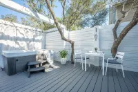 Romantic New Home for 2-Private Hot Tub/ Secluded Patio-260 Steps to Beach-Bikes - 4-Star