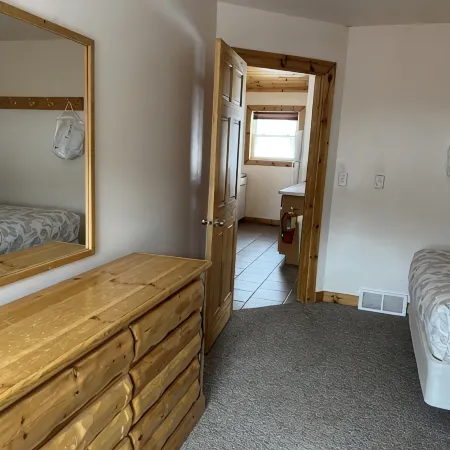 2 bedroom cottage 2.5 miles from Munising, MI and the Pictured Rocks Cruises. 뮤니징 타운쉽 호텔