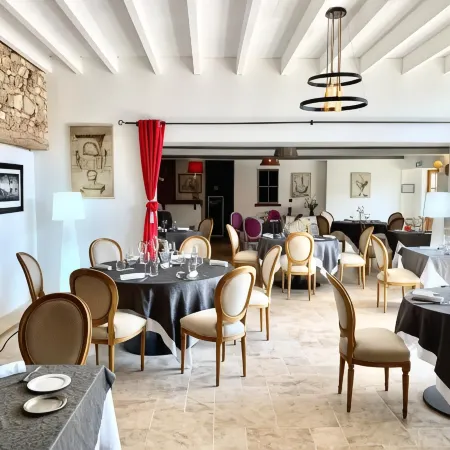 Le Manoir de Pierre Levée, the Originals Collection