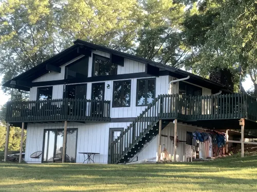 Spectacular Lake Home on Locke Lake in Monticello! -  Privatzimmer
