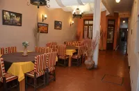 Hotel la Giralda - 2-Star