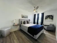 Beachfront Condo with Amaing Ocean View. Walk to Beaches & Restaurants - 3 estrellas