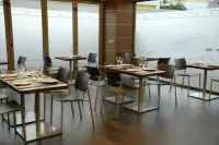 Sercotel Aura Algeciras - فطور