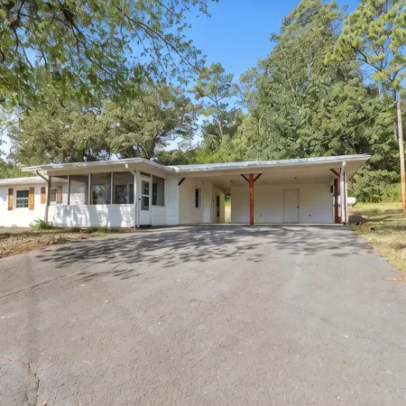 Peaceful Cabin Home-Minutes from Guntersville City Harbor and Boat Launches