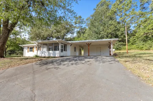 Peaceful Cabin Home-Minutes from Guntersville City Harbor and Boat Launches - Boutique
