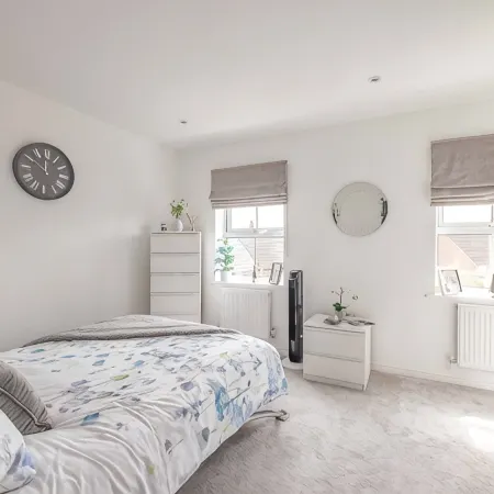 Stylish 3-Bed House in Langley|Drive - By Tempstay