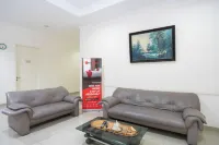 RedDoorz Plus near Siloam Karawaci - 3 stelle