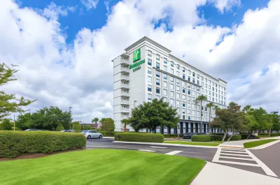 Holiday Inn & Suites Across From Universal Orlando Các khách sạn gần Orlando Museum of Art