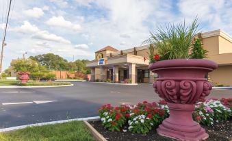 Super 8 by Wyndham Goldsboro