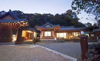 Yong Yejik Hanok Pension