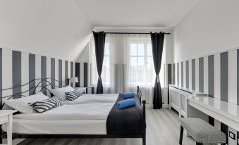 Pola by Q4Apartments - Heart of the Old Town