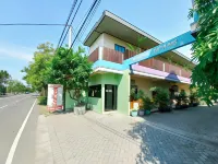 Hotel Gerung 2 Near Luwes Mall Nganjuk Mitra RedDoorz Hotels in Nganjuk Sub-District