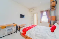 RedLiving Apartemen Easton Park Jatinangor - Rajes Room - piscina