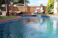 Charles Sturt Motor Inn - Pool