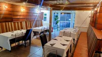 Rose and Crown Hotel & Hope and Anchor Bar Hotel di Newport