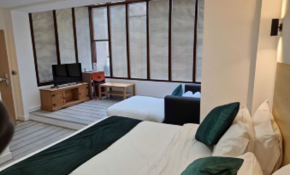 4. 크라운 하우스..