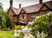 Stanhill Court Hotel, a member of Radisson Individuals Hotellit kohteessa 
