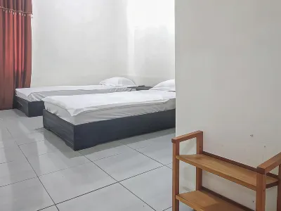 Nayla Homestay Jambi Mitra RedDoorz Hotel dekat Danau Gunung Tujuh
