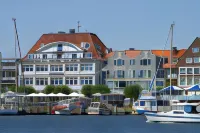 Hotel Deutscher Kaiser - Lübeck Hotels in Kalkhorst