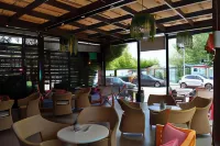 Okeania Seafront Rooms in Kamena Vourla Hotel a Molos-Agios Konstantinos